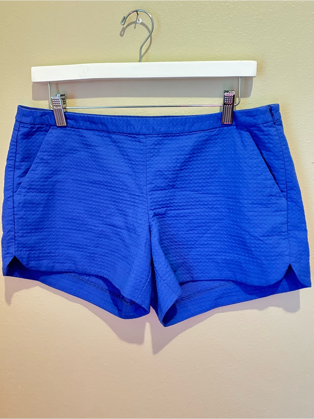 Lilly Pulitzer Shorts, Textured periwinkle Blue Casual Shorts, size 6